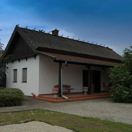 Csongradi Vendegvaro Apartmanok, Szarka Haz Exterior photo